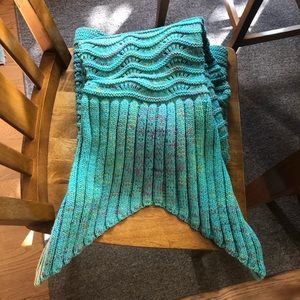 Mermaid tail knit blanket